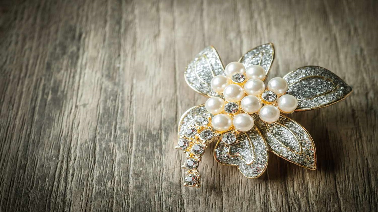 How to Maintain the Durability of Old Brooches